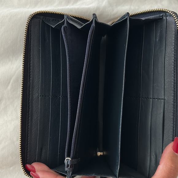 Authentic Gucci Monogram Wallet - Picture 4 of 9